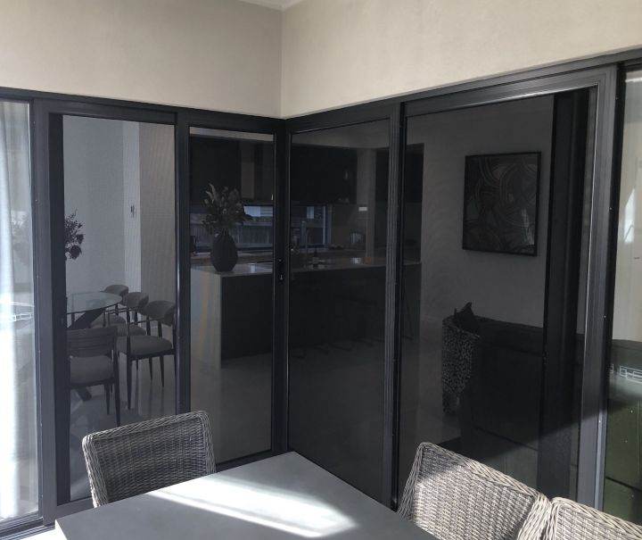Corner installation of dark-frame security screens